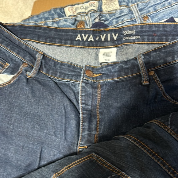 Box full of Plus size women’s pants - Picture 5 of 12